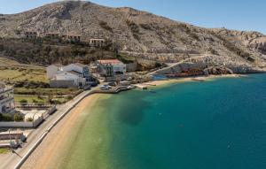 2 Bedroom Nice Apartment In Metajna