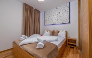 2 Bedroom Nice Apartment In Metajna 