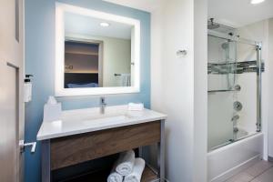 Standard Room room in EVEN Hotel Ann Arbor an IHG Hotel
