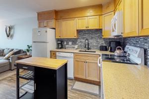 Liquid Sunshine Lighthouse Village 224