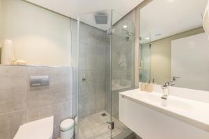 Stylish 20th floor apartment with rooftop pool at 16onBree