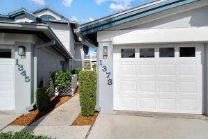 2nd floor bayfront Siesta Key condo with private beach access