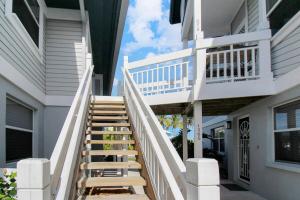2nd floor bayfront Siesta Key condo with private beach access