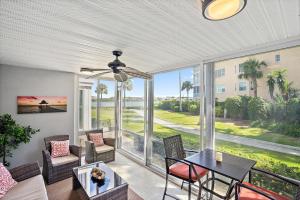Relaxing Siesta Key condo with private beach access
