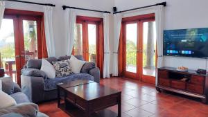 Villa Estrellas - Stunning Ocean-Views, Potrero, spacious 4 BR Villa