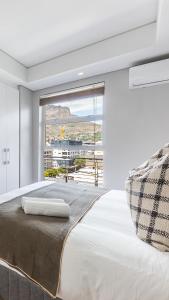 Central 1 Bed apt with Balcony & Pool TheSentinel