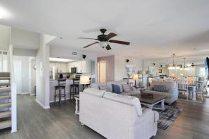 Bayfront 3BR 2nd floor Siesta Key condo with private beach access