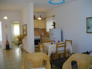 Villa with Sea View (4 Adults)