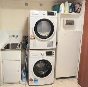 Beachside 2 BR Apt in the Heart of Surfers Paradise - Chevron Renaissance - free parking
