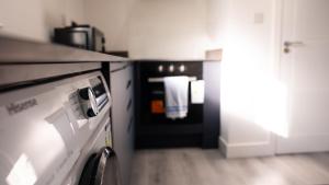 Prestige Stays Cardiff Modern 1-Bed Apartment near City Centre Wi-Fi & Lockbox Check-In