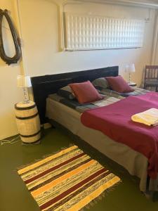 Vanha Kanttorila ,Huone B pohjakerroksessa