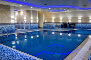 1BR Tropical Vibes Near Skydiving and Beach!