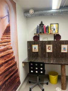 Vanha Kanttorila ,Huone B pohjakerroksessa