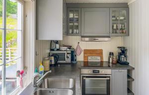 3 Bedroom Cozy Home In Farsund