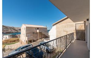 Amazing Apartment In Metajna With Wifi