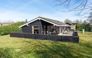 Beautiful Home In Juelsminde With Sauna - Glud