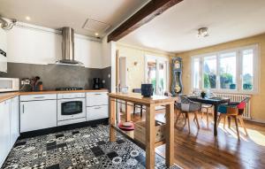 Cozy Home In Saint-Vincent-De-Cosse