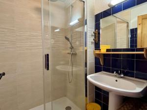 Maison 3 pièces mezzanine dans résidence avec piscine 5 couchages AR100-035