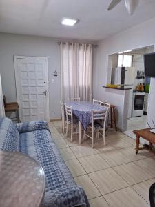 Central e em frente a praia!