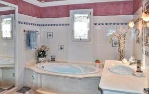 Maisons de vacances Cozy Home In Chateaurenard : photos des chambres