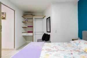 Studio apartment in La Floresta near the subway