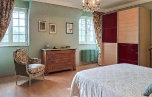 Maisons de vacances Gorgeous Home In Plelan-Le-Petit : photos des chambres