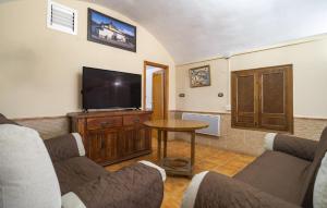 Stunning Home In Cortes Y Graena