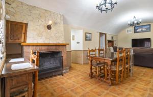 Stunning Home In Cortes Y Graena