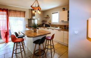 Amazing Home In Mormoiron