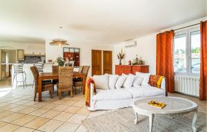 2 Bedroom Amazing Home In Noves