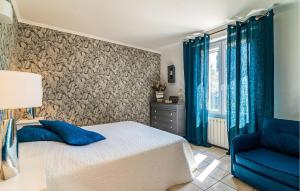 Maisons de vacances 2 Bedroom Amazing Home In Noves : photos des chambres
