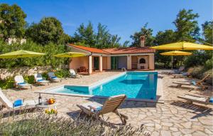 5 Bedroom Nice Home In Koromacno