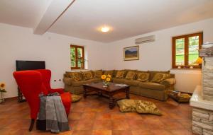 5 Bedroom Nice Home In Koromacno