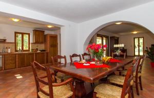 5 Bedroom Nice Home In Koromacno 