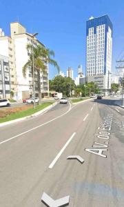 Apartamento para casais próximo à roda gigante com uma vaga de garagem
