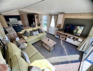 Wolds Retreat at the peaceful Cherry Lea Holiday Park and Fishing Lake Skegness
