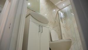 Prestige Stays Cardiff Modern 2-Bedroom Duplex Apartment near City Centre Wi-Fi & Lockbox Check-In