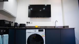 Prestige Stays Cardiff Modern 2-Bedroom Duplex Apartment near City Centre Wi-Fi & Lockbox Check-In