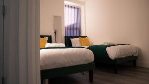 Prestige Stays Cardiff Modern 2-Bedroom Duplex Apartment near City Centre Wi-Fi & Lockbox Check-In