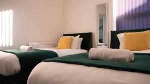 Prestige Stays Cardiff Modern 2-Bedroom Duplex Apartment near City Centre Wi-Fi & Lockbox Check-In