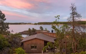 4 Bedroom Lovely Home In Fevik - Fevik