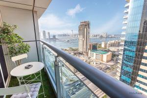 1 BR Blue Chic Dubai Marina, Steps to Beach!