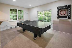 Huge Masthope retreat king sz bed , hot tub , game room