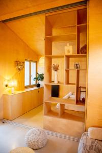 Appartements Le Mazet de l'Or - Climatisation et vue sur l'etang : photos des chambres