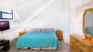 Spacious 3-Bedroom Retreat with Full Wrap-Around Lanai - Sanibel Island