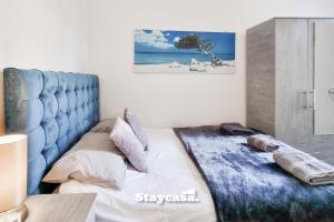 The Cowesby Suite 4-bed Home Street Parking