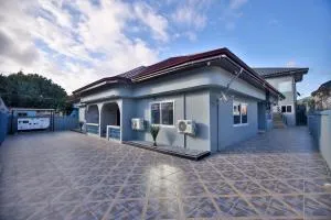 The Everette Lodge - Apowa