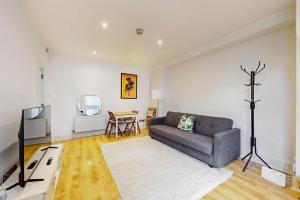 Charming 1 BR Apt near Shepherds Bush Station