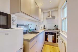 Charming 1 BR Apt near Shepherds Bush Station
