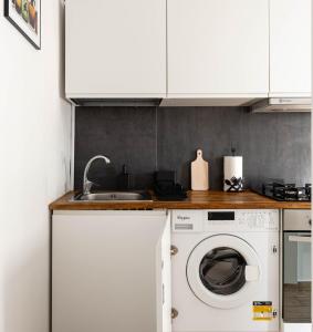 Al Solidarności apt 42 SuperApart - Studio with Balcony